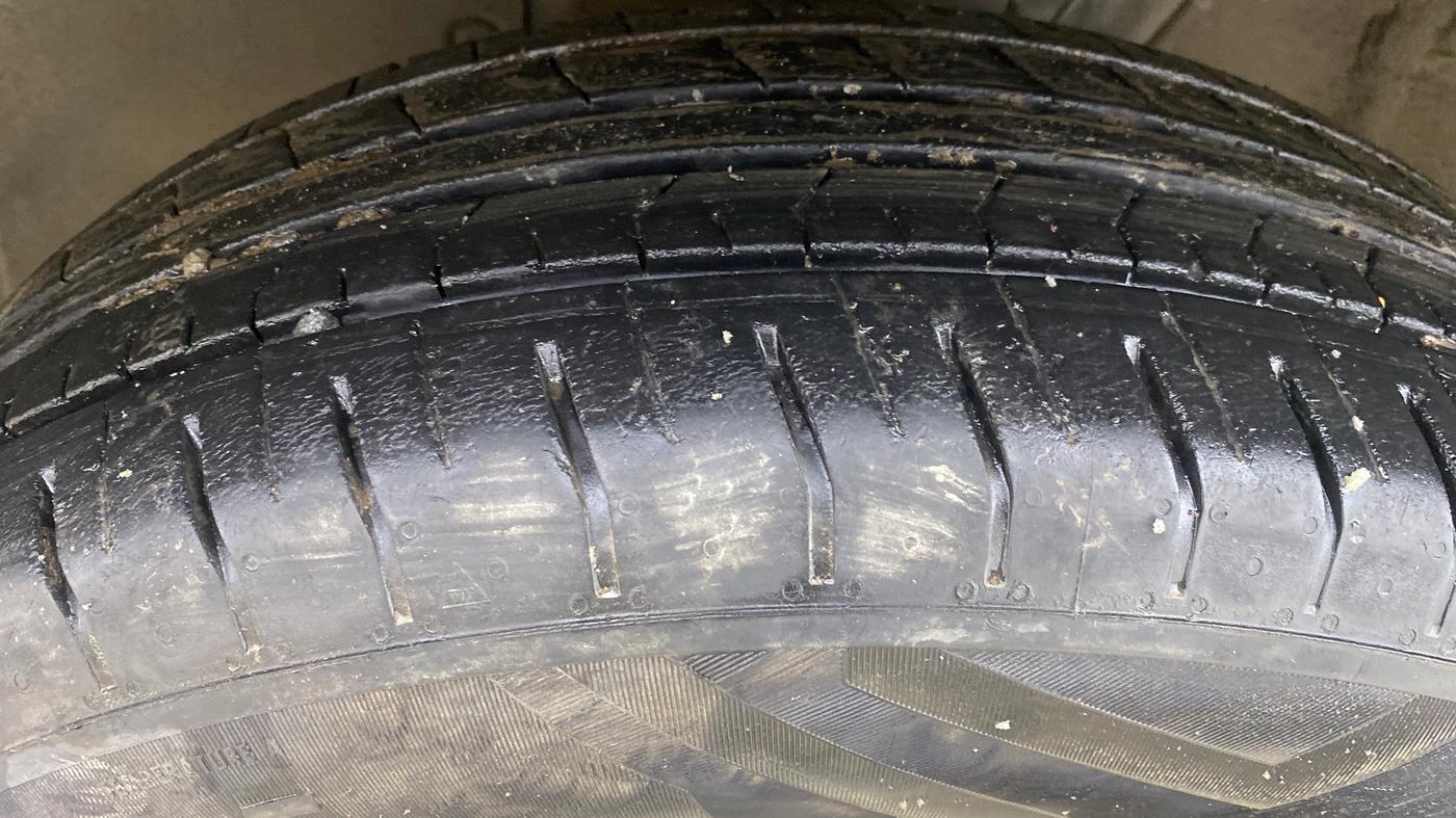 2021 Hyundai VENUE S+ 1.2, Petrol, Manual, 23,851 km, Left Front Tyre Tread