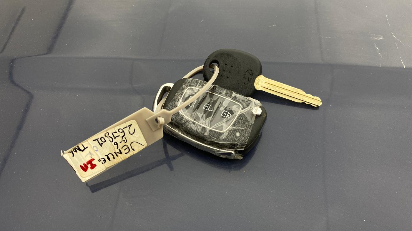 2021 Hyundai VENUE S+ 1.2, Petrol, Manual, 23,851 km, Key Close Up