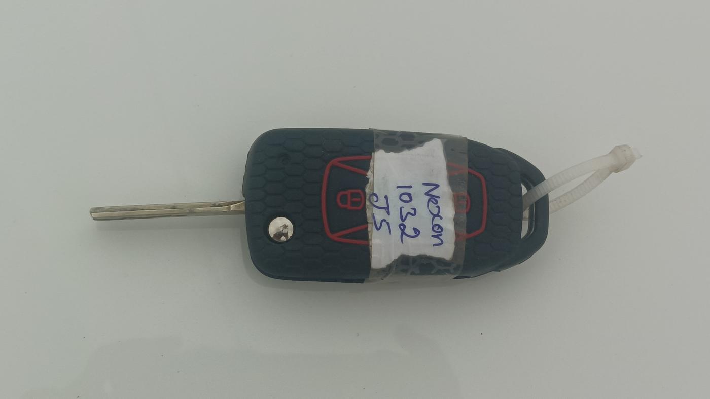 2018 Tata NEXON XM DIESEL, Diesel, Manual, 97,923 km, Key Close Up