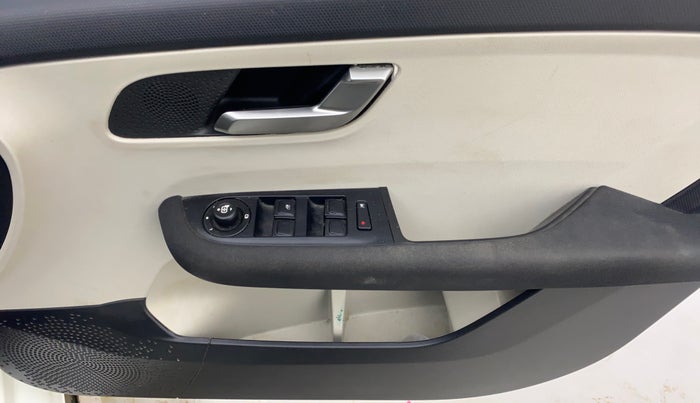 2021 Tata ALTROZ XZ PETROL, Petrol, Manual, 39,583 km, Driver Side Door Panels Control