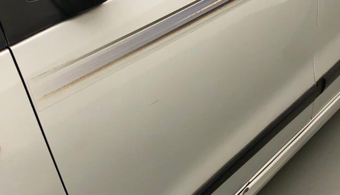 2013 Maruti Wagon R Stingray VXI, Petrol, Manual, 35,954 km, Front passenger door - Graphic sticker