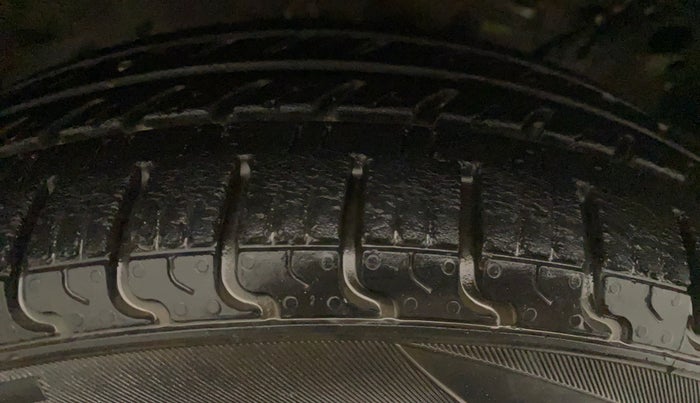 2013 Maruti Wagon R Stingray VXI, Petrol, Manual, 35,954 km, Right Rear Tyre Tread