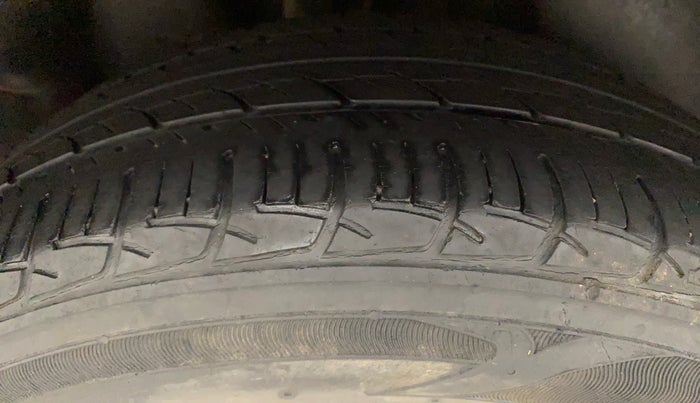 2017 Volkswagen Polo COMFORTLINE 1.2L, Petrol, Manual, 38,613 km, Right Rear Tyre Tread