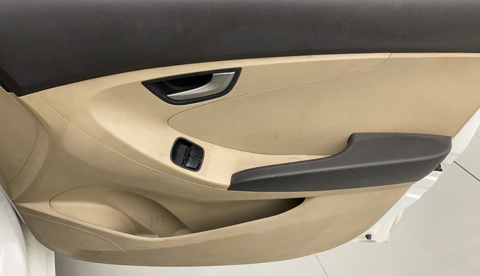 2018 Hyundai Eon SPORTZ, CNG, Manual, 44,968 km, Driver Side Door Panels Control