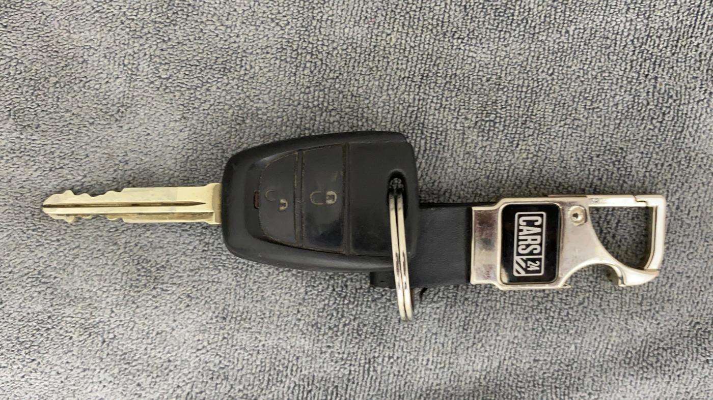 2018 Hyundai Eon SPORTZ, CNG, Manual, 44,968 km, Key Close Up