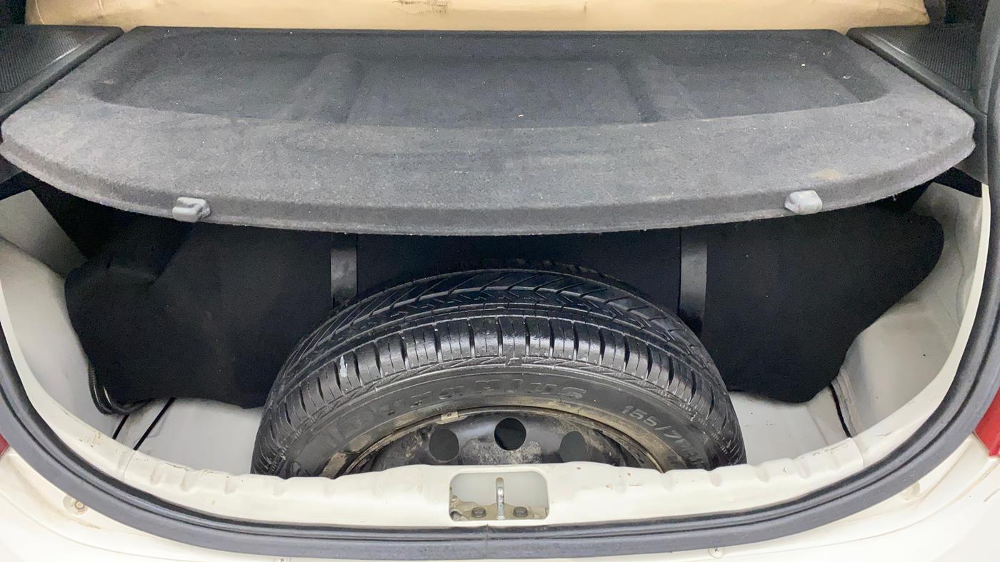 2018 Hyundai Eon SPORTZ, CNG, Manual, 44,968 km, Boot Inside