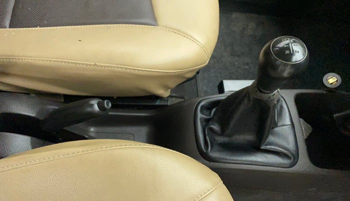 2018 Hyundai Eon SPORTZ, CNG, Manual, 44,968 km, Gear Lever