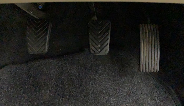 2018 Hyundai Eon SPORTZ, CNG, Manual, 44,968 km, Pedals