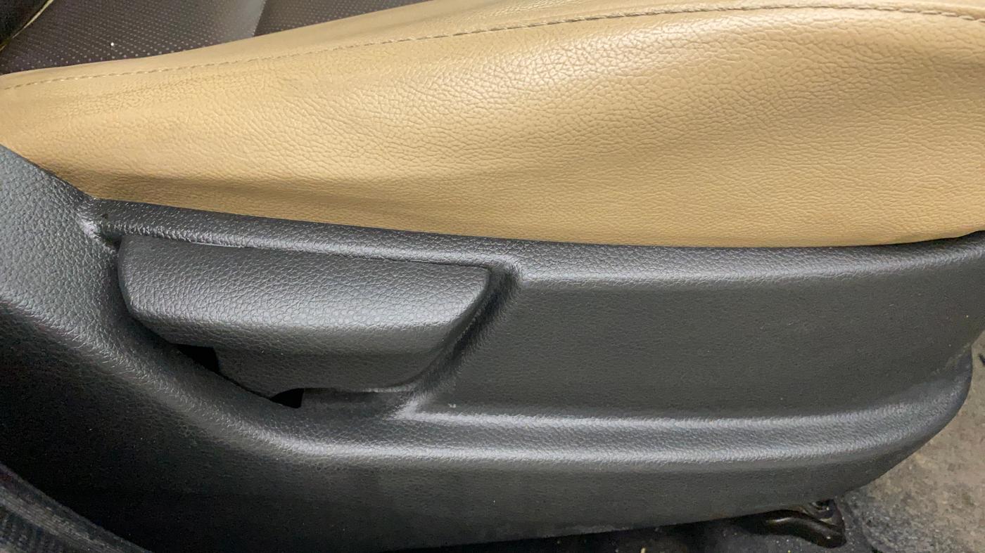 2018 Hyundai Eon SPORTZ, CNG, Manual, 44,968 km, Driver Side Adjustment Panel