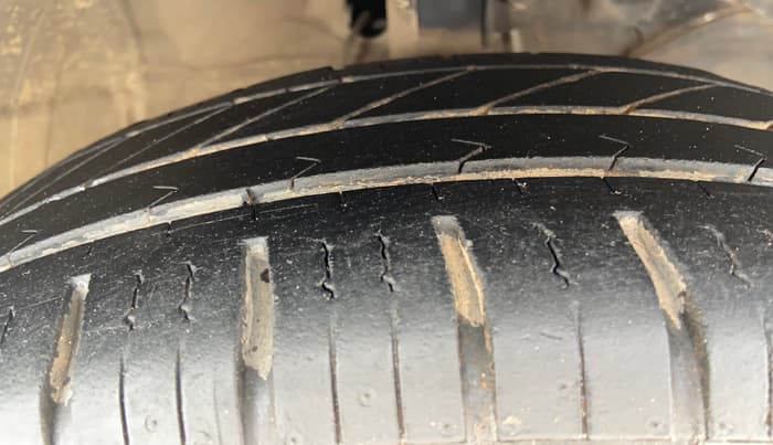 2018 Maruti Swift VXI, Petrol, Manual, 73,964 km, Right Front Tyre Tread