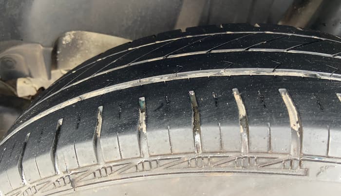 2018 Maruti Swift VXI, Petrol, Manual, 73,964 km, Left Rear Tyre Tread