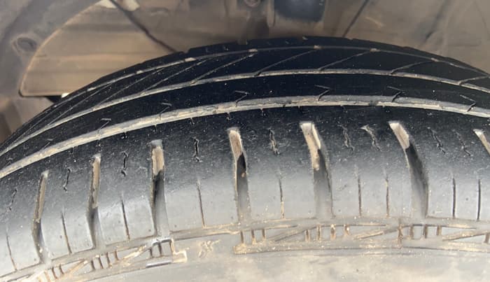 2018 Maruti Swift VXI, Petrol, Manual, 73,964 km, Left Front Tyre Tread