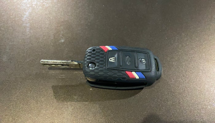 2019 Volkswagen Polo HIGHLINE PLUS 1.0 16 ALLOY, Petrol, Manual, 26,661 km, Key Close Up