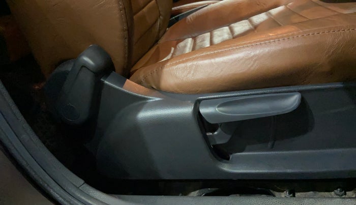 2019 Volkswagen Polo HIGHLINE PLUS 1.0 16 ALLOY, Petrol, Manual, 26,661 km, Driver Side Adjustment Panel