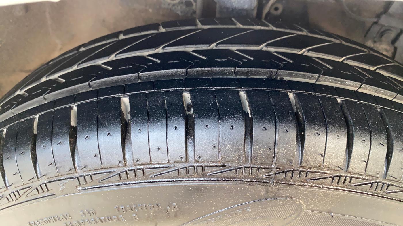 2016 Maruti Swift Dzire VDI, Diesel, Manual, 1,17,646 km, Right Front Tyre Tread