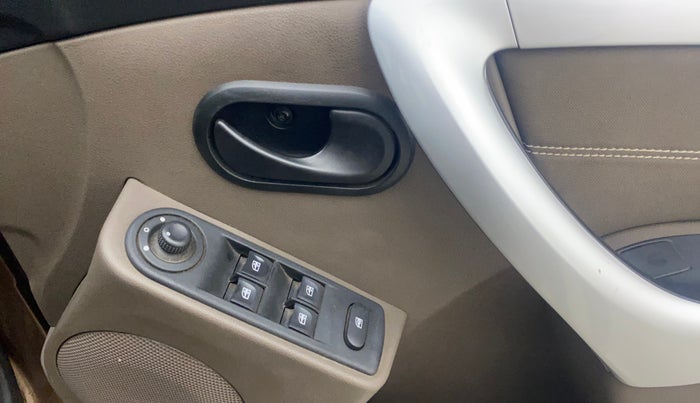 2017 Renault Duster RXL PETROL, Petrol, Manual, 47,171 km, Driver Side Door Panels Control