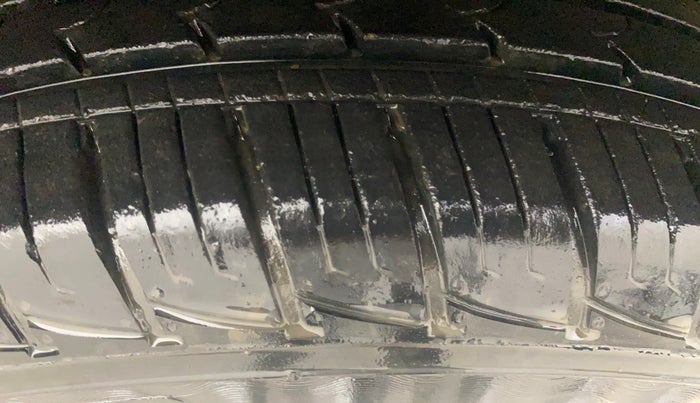 2017 Renault Duster RXL PETROL, Petrol, Manual, 47,171 km, Right Front Tyre Tread