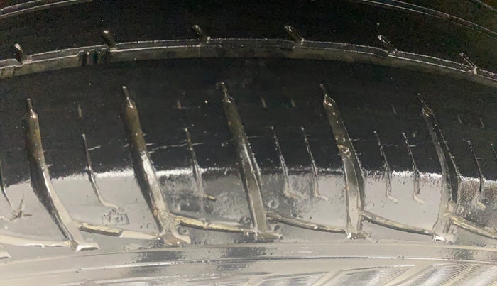 2017 Renault Duster RXL PETROL, Petrol, Manual, 47,171 km, Right Rear Tyre Tread