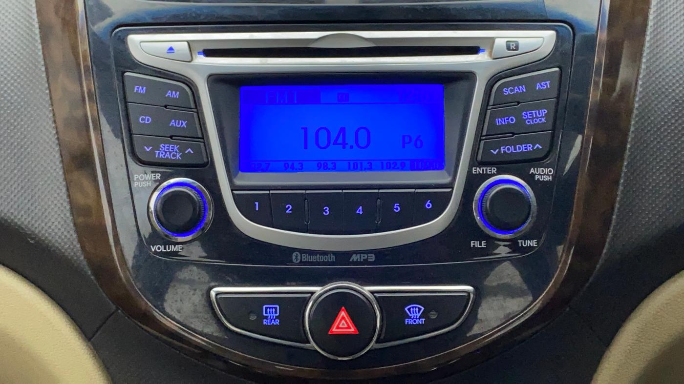 2014 Hyundai Verna FLUIDIC 1.6 CRDI SX, Diesel, Manual, 81,324 km, Infotainment System