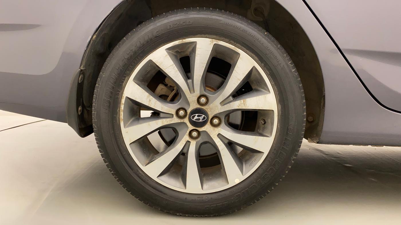 2014 Hyundai Verna FLUIDIC 1.6 CRDI SX, Diesel, Manual, 81,324 km, Right Rear Wheel