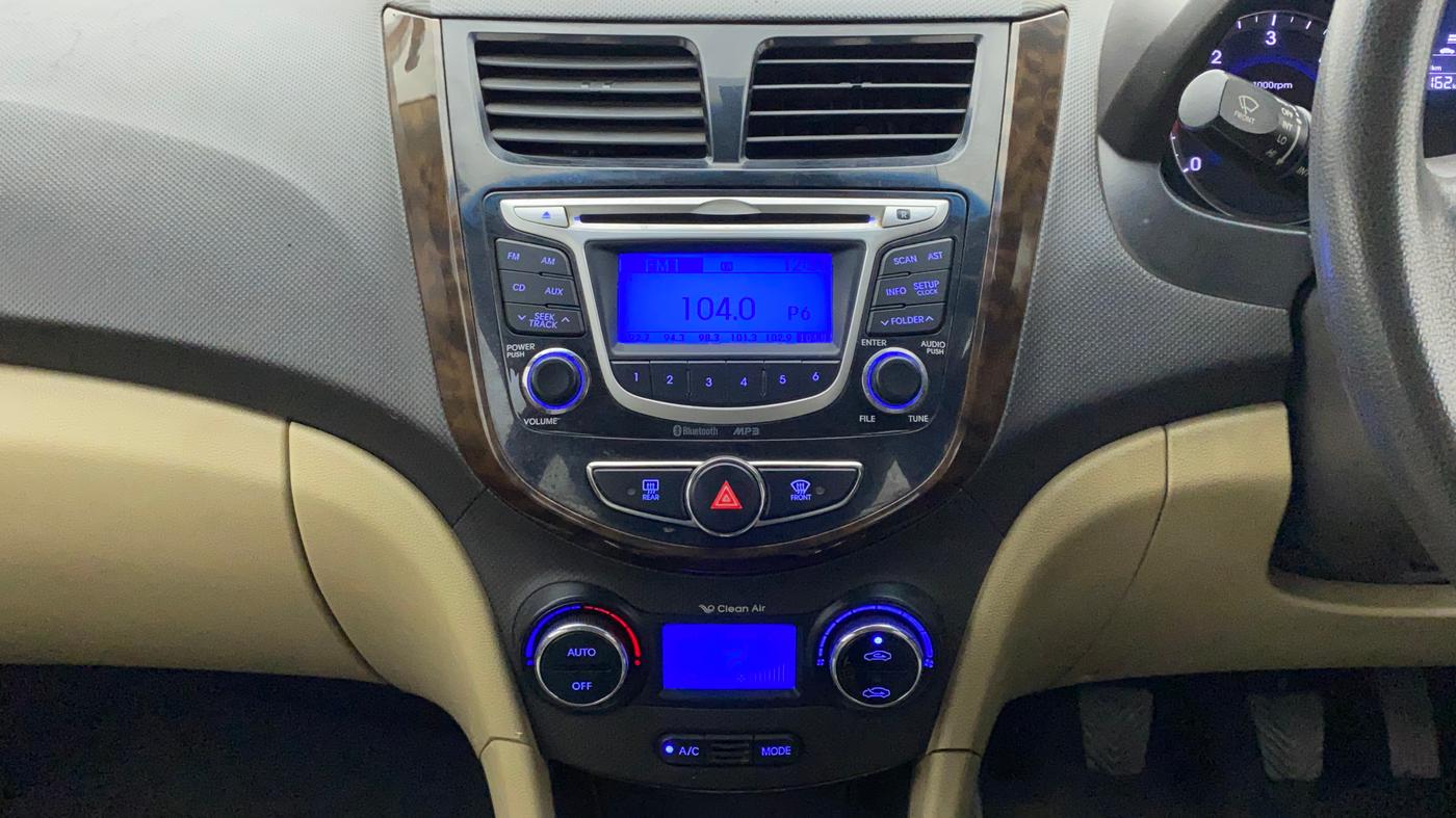 2014 Hyundai Verna FLUIDIC 1.6 CRDI SX, Diesel, Manual, 81,324 km, Air Conditioner