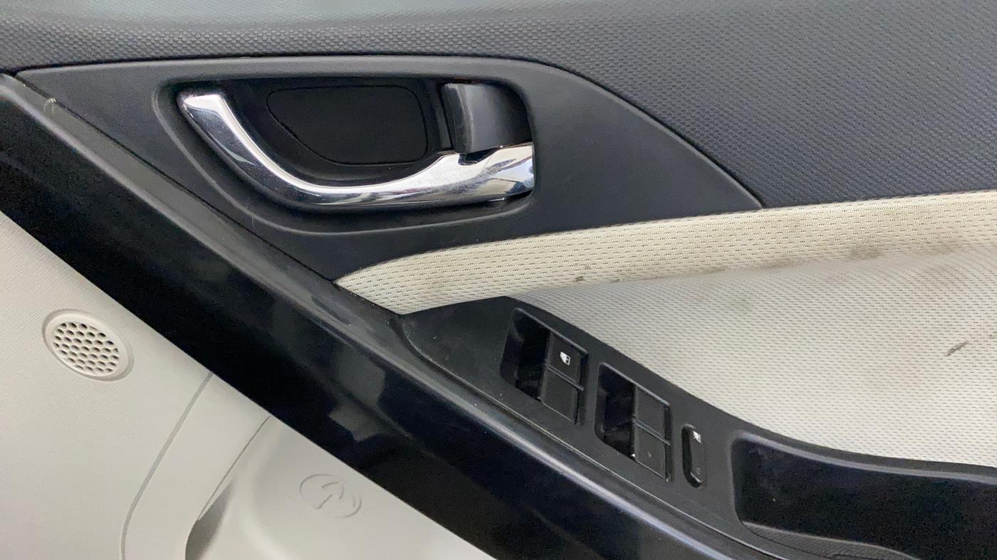 2023 Tata NEXON XZ PLUS DIESEL SUNROOF, Diesel, Manual, 46,616 km, Driver Side Door Panels Control