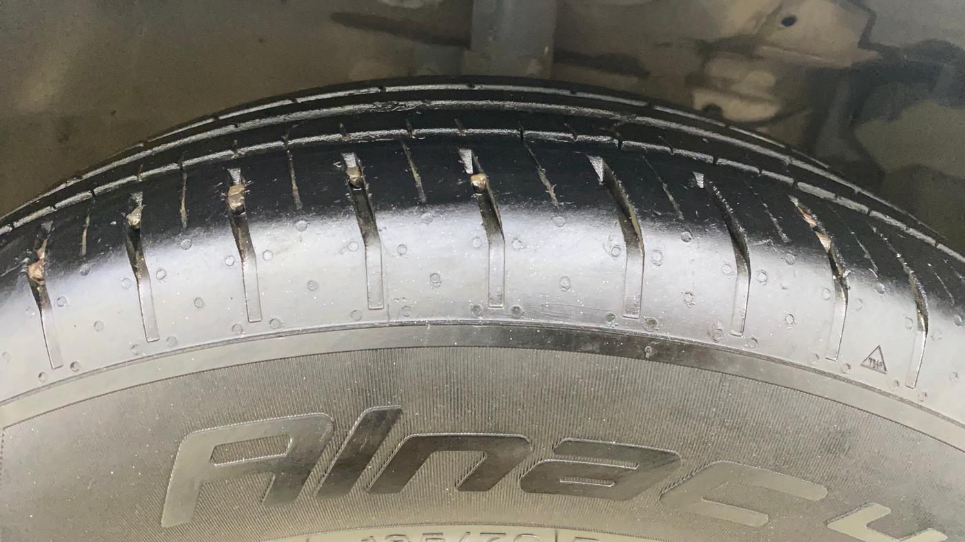 2012 Maruti Ertiga ZXI, Petrol, Manual, 1,35,791 km, Right Front Tyre Tread