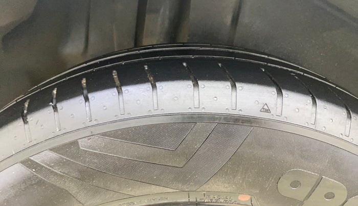 2012 Maruti Ertiga ZXI, Petrol, Manual, 1,35,791 km, Right Rear Tyre Tread