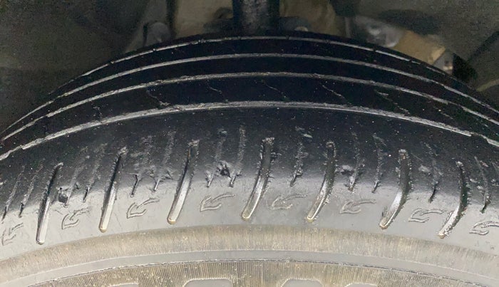 2014 Renault Duster 85 PS RXL DIESEL (OPT), Diesel, Manual, 80,636 km, Right Front Tyre Tread