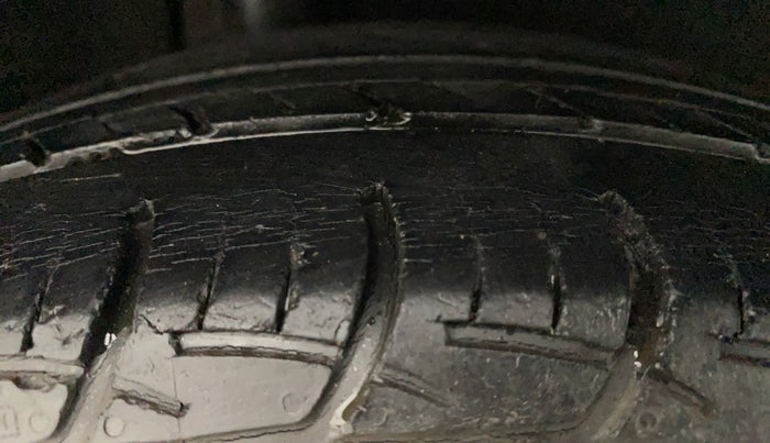 2017 Maruti Baleno DELTA PETROL 1.2, Petrol, Manual, 57,169 km, Right Rear Tyre Tread
