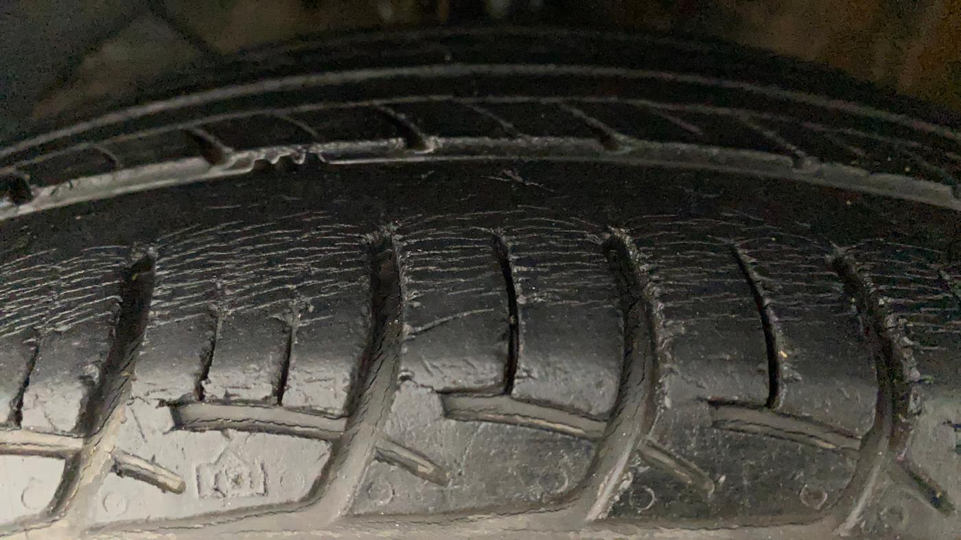 2017 Maruti Baleno DELTA PETROL 1.2, Petrol, Manual, 57,169 km, Left Front Tyre Tread