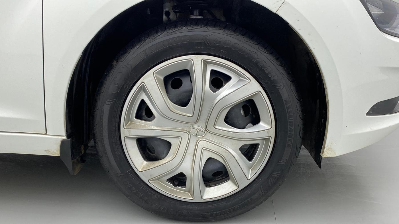 2022 Tata ALTROZ XT DIESEL, Diesel, Manual, 16,063 km, Right Front Wheel