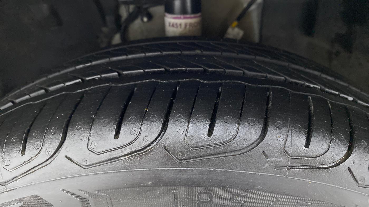2022 Tata ALTROZ XT DIESEL, Diesel, Manual, 16,063 km, Left Front Tyre Tread