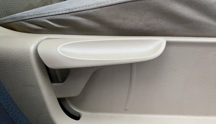 2017 Volkswagen Polo HIGHLINE1.2L, Petrol, Manual, 1,03,836 km, Driver Side Adjustment Panel