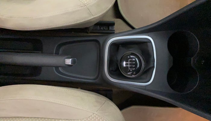 2017 Volkswagen Polo HIGHLINE1.2L, Petrol, Manual, 1,03,836 km, Gear Lever