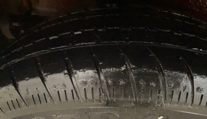 2015 Maruti Celerio VXI CNG, CNG, Manual, 1,38,244 km, Right Rear Tyre Tread