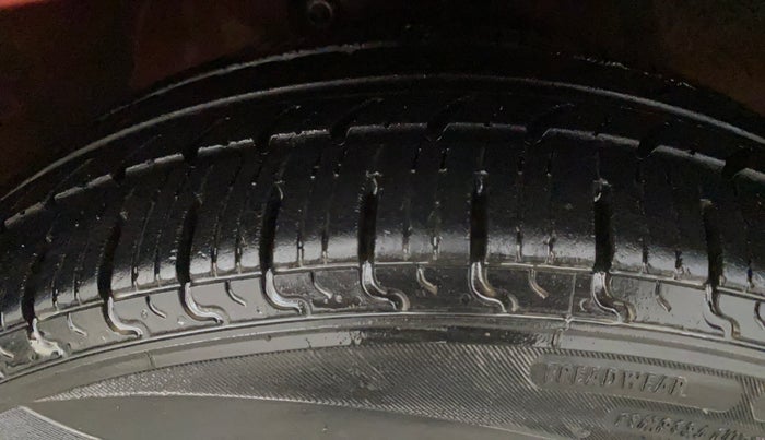 2015 Maruti Celerio VXI CNG, CNG, Manual, 1,38,244 km, Right Front Tyre Tread