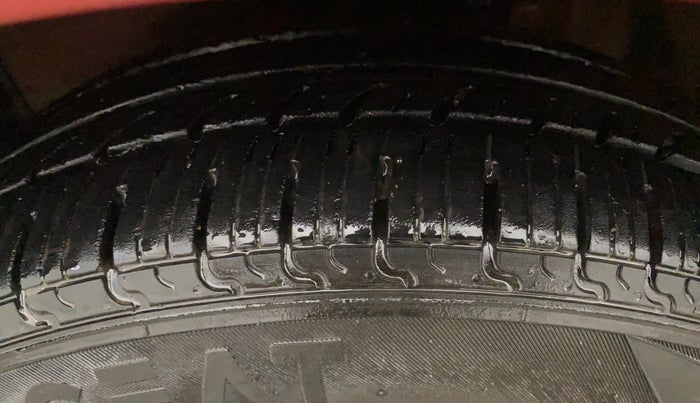 2015 Maruti Celerio VXI CNG, CNG, Manual, 1,38,244 km, Left Front Tyre Tread