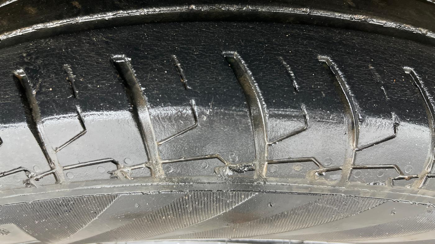 2022 Maruti Dzire VXI AMT, Petrol, Automatic, 96,666 km, Right Front Tyre Tread