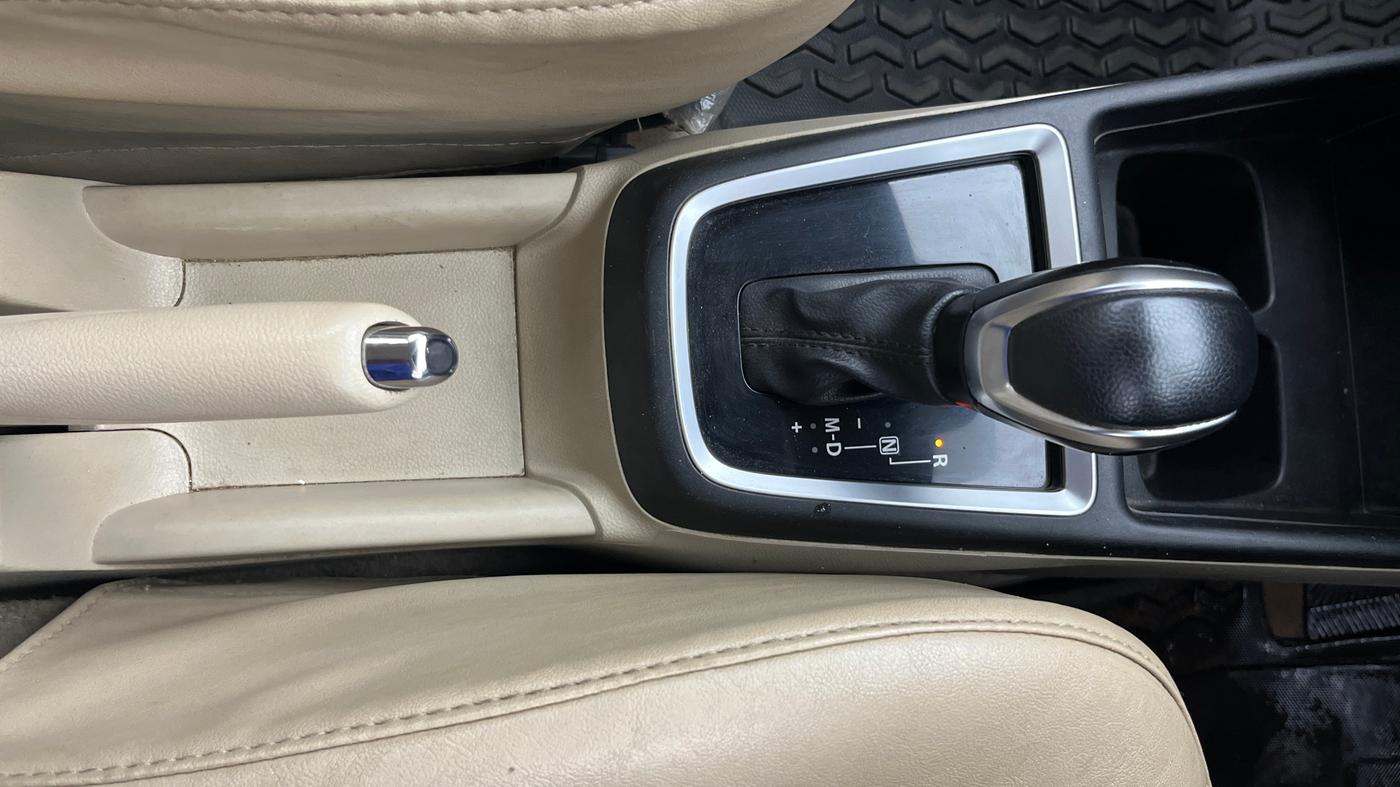 2022 Maruti Dzire VXI AMT, Petrol, Automatic, 96,666 km, Gear Lever