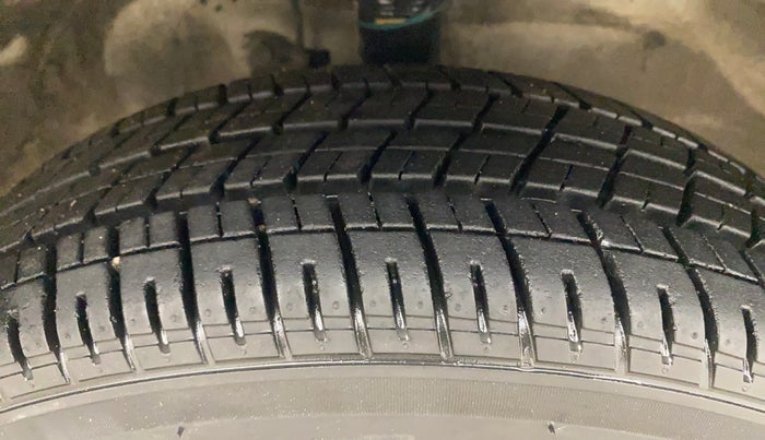 2014 Maruti Wagon R Stingray VXI, Petrol, Manual, 31,428 km, Right Front Tyre Tread