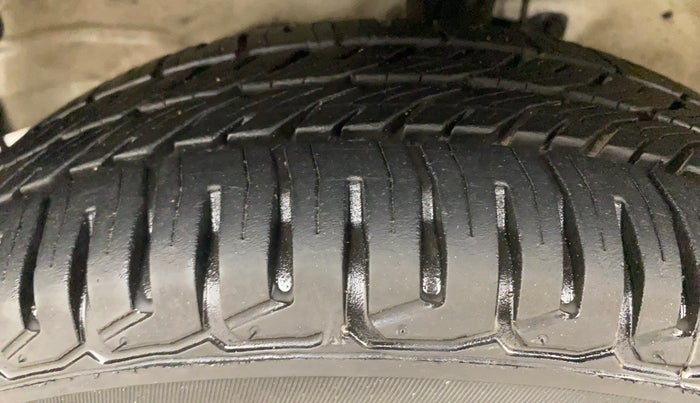 2014 Maruti Wagon R Stingray VXI, Petrol, Manual, 31,428 km, Left Front Tyre Tread