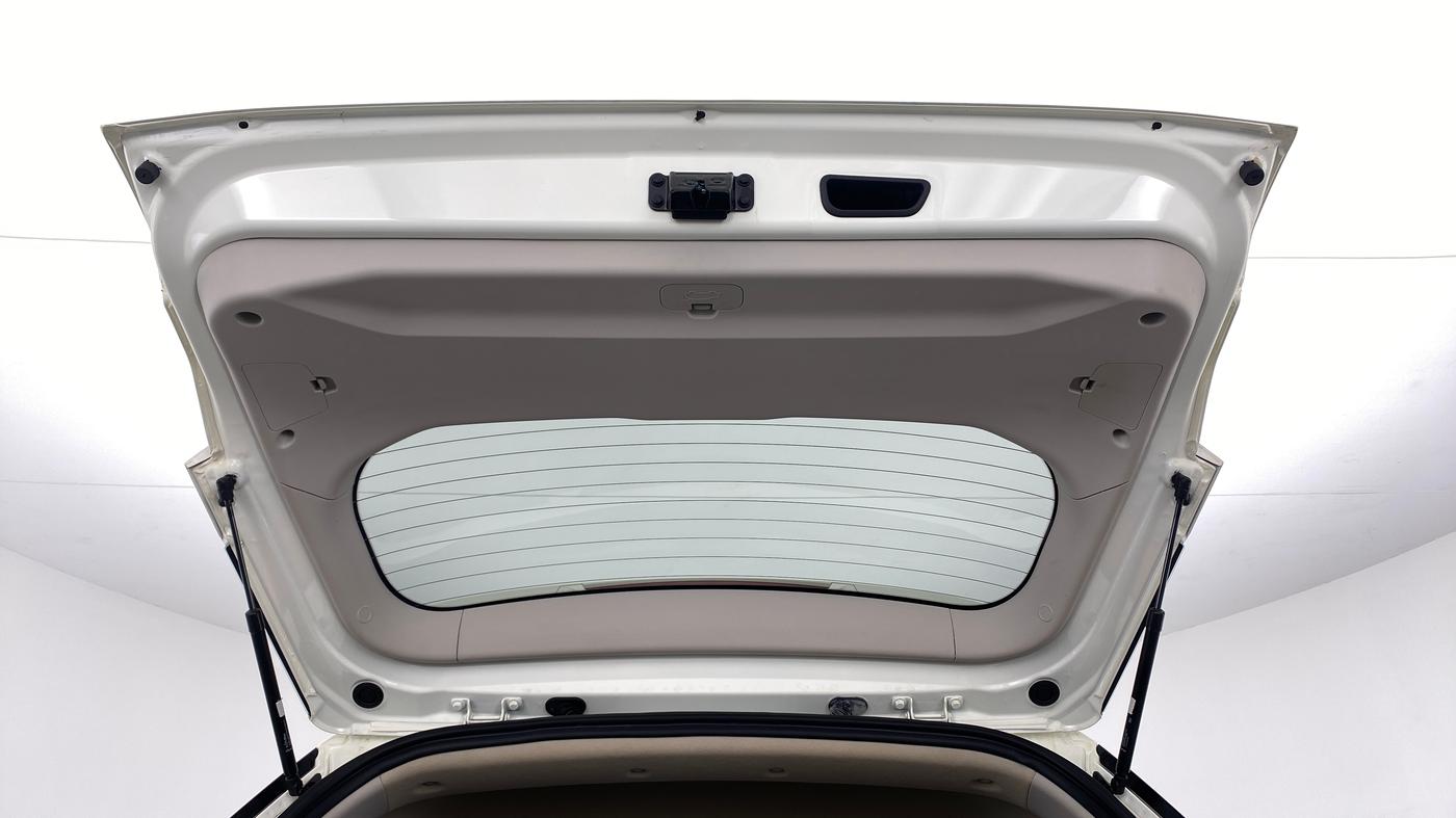 2020 Mahindra XUV300 W8 (O) DIESEL  AT, Diesel, Automatic, 3,774 km, Boot Door Open