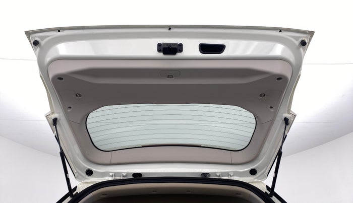 2020 Mahindra XUV300 W8 (O) DIESEL  AT, Diesel, Automatic, 3,774 km, Boot Door Open