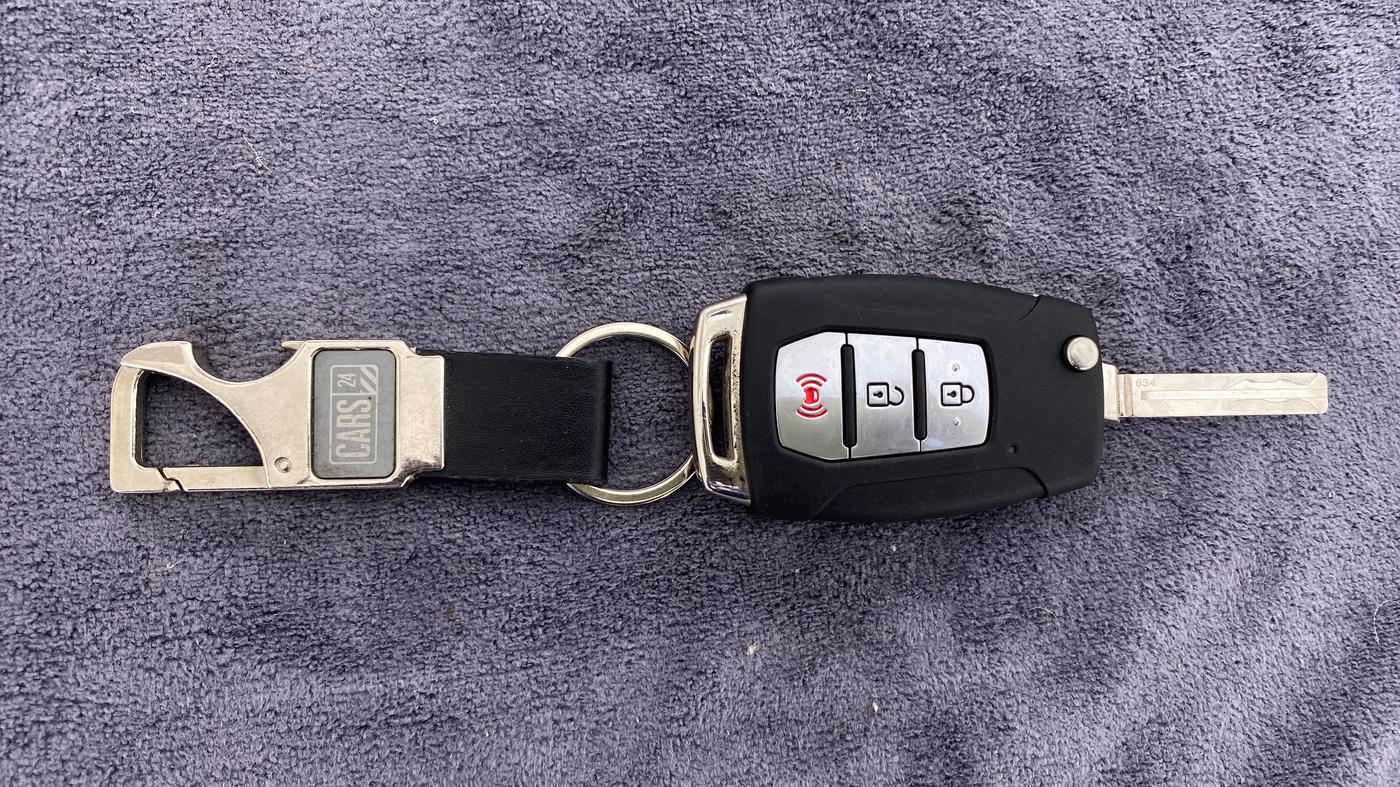2020 Mahindra XUV300 W8 (O) DIESEL  AT, Diesel, Automatic, 3,774 km, Key Close Up