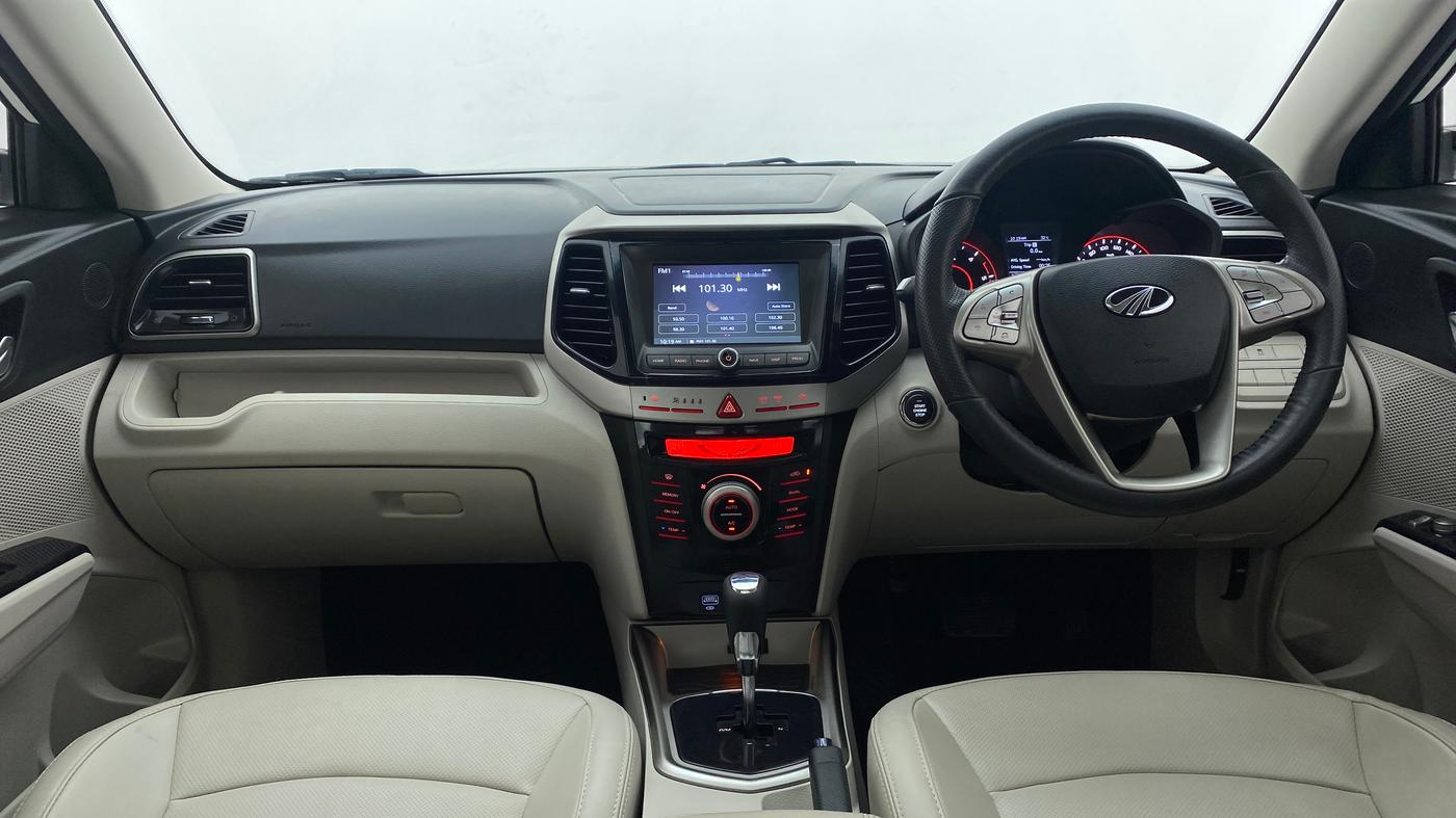 2020 Mahindra XUV300 W8 (O) DIESEL  AT, Diesel, Automatic, 3,774 km, Dashboard