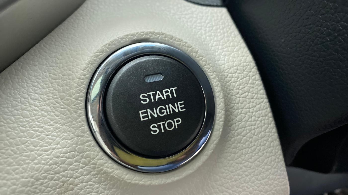 2020 Mahindra XUV300 W8 (O) DIESEL  AT, Diesel, Automatic, 3,774 km, Keyless Start/ Stop Button