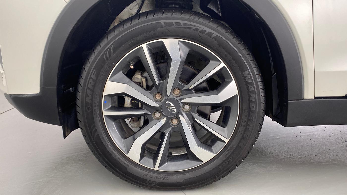 2020 Mahindra XUV300 W8 (O) DIESEL  AT, Diesel, Automatic, 3,774 km, Left Front Wheel