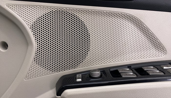 2020 Mahindra XUV300 W8 (O) DIESEL  AT, Diesel, Automatic, 3,774 km, Speaker