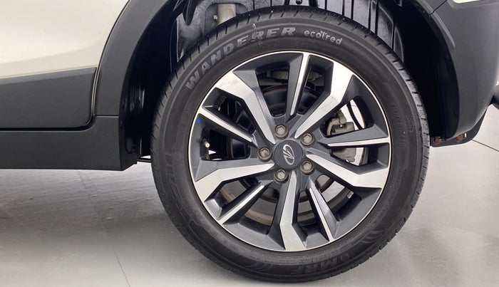 2020 Mahindra XUV300 W8 (O) DIESEL  AT, Diesel, Automatic, 3,774 km, Left Rear Wheel